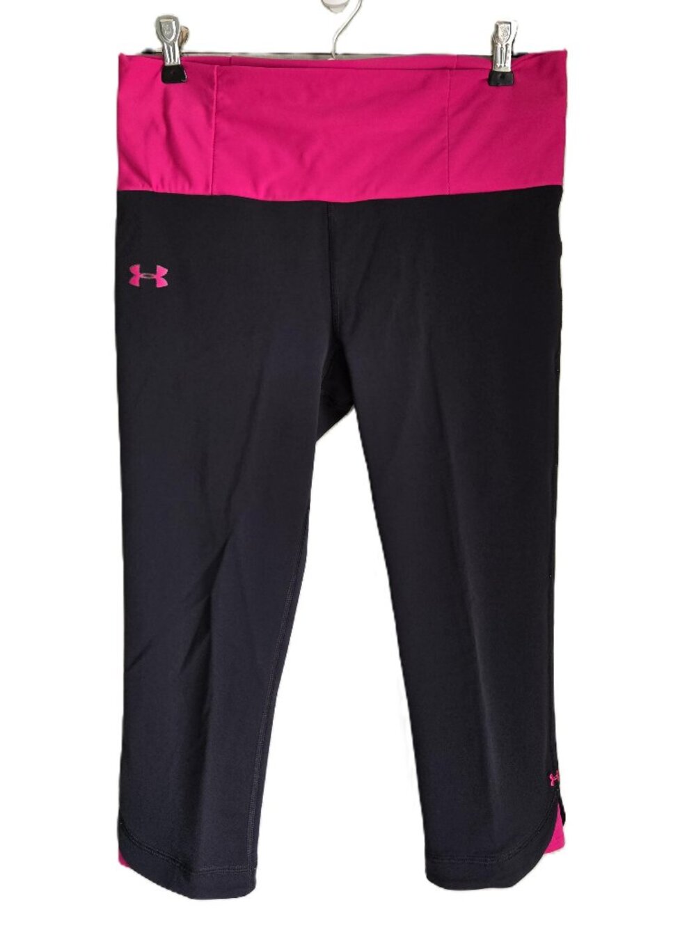 UNDER ARMOUR HeatGear Compression Capri Leggings AS NEW Black Hot Pink Women's M